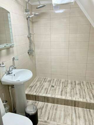 Отель Горский Дом Домбай Четырехместный номер-8