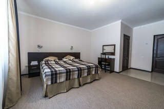 Отель Горский Дом Домбай Двухместный номер с 1 кроватью или 2 отдельными кроватями-1